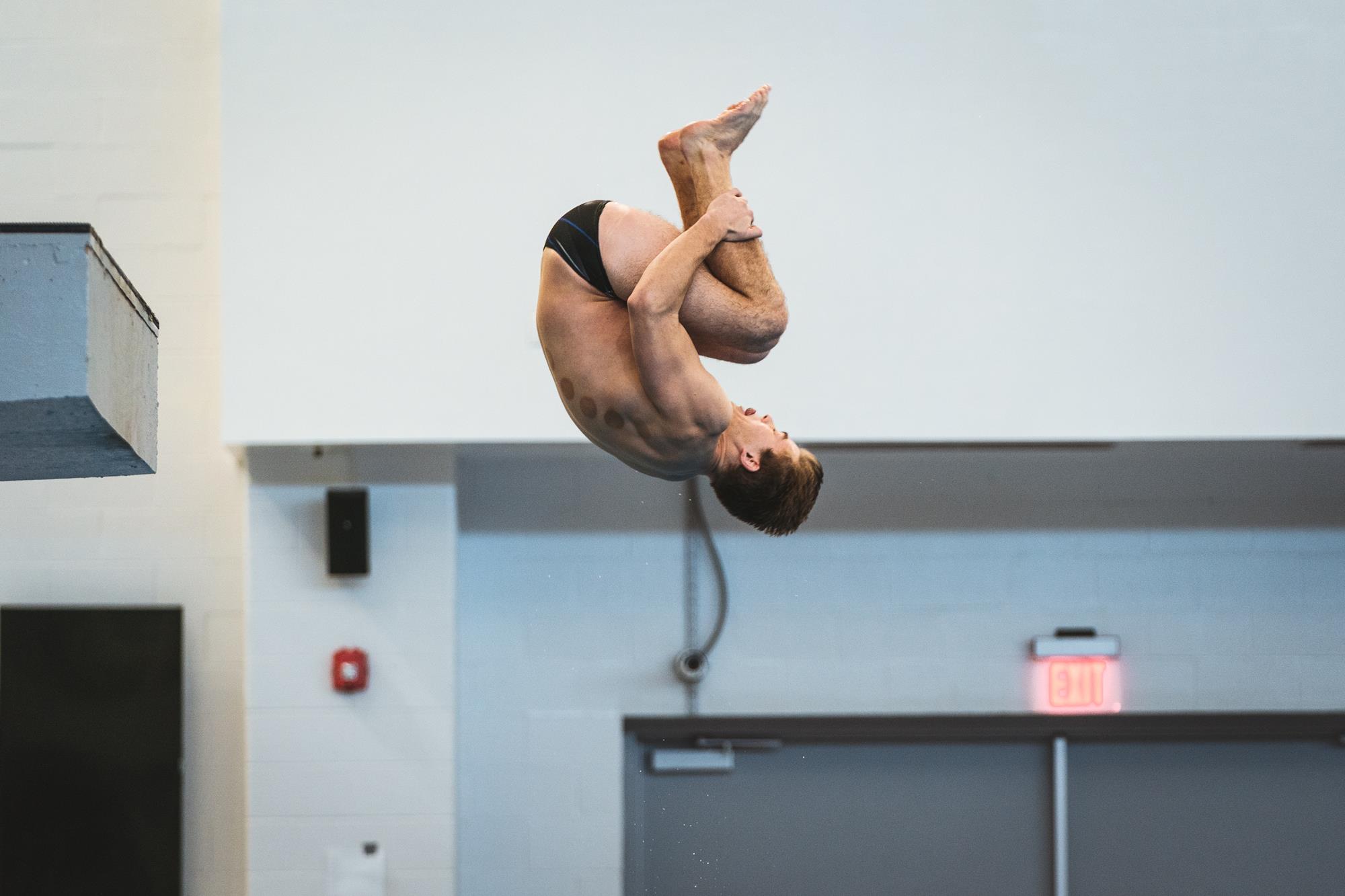 Pair of West Virginia divers break school records vs. Pitt